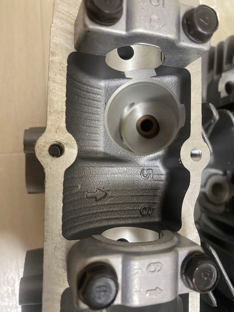 ゼファー750純正シリンダーヘッド新品未使用