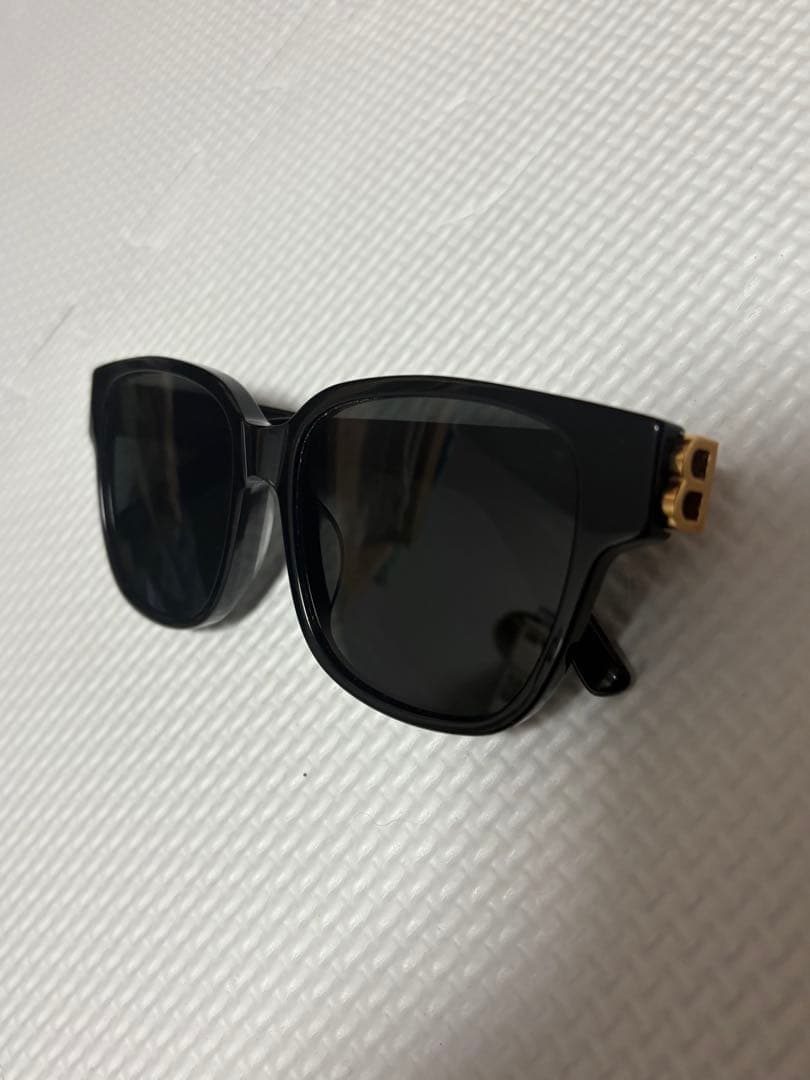 BALENCIAGA バレンシアガBBサングラス