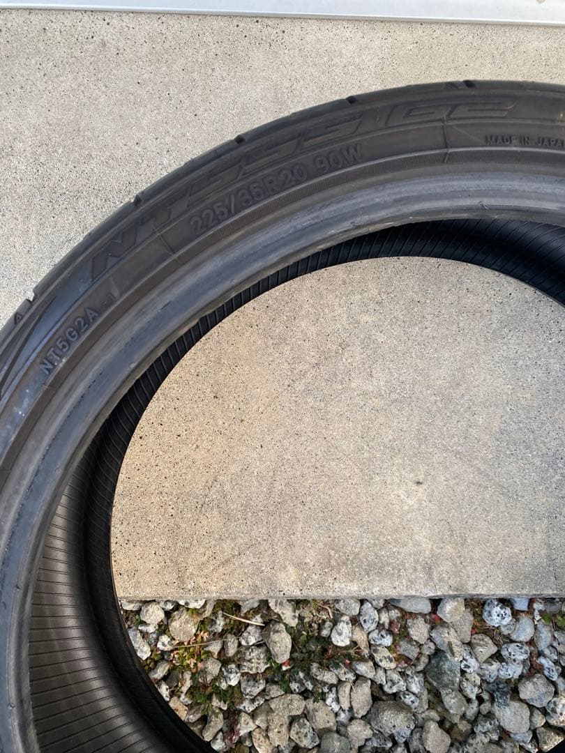 22年　225/35R20 ニットー　1本