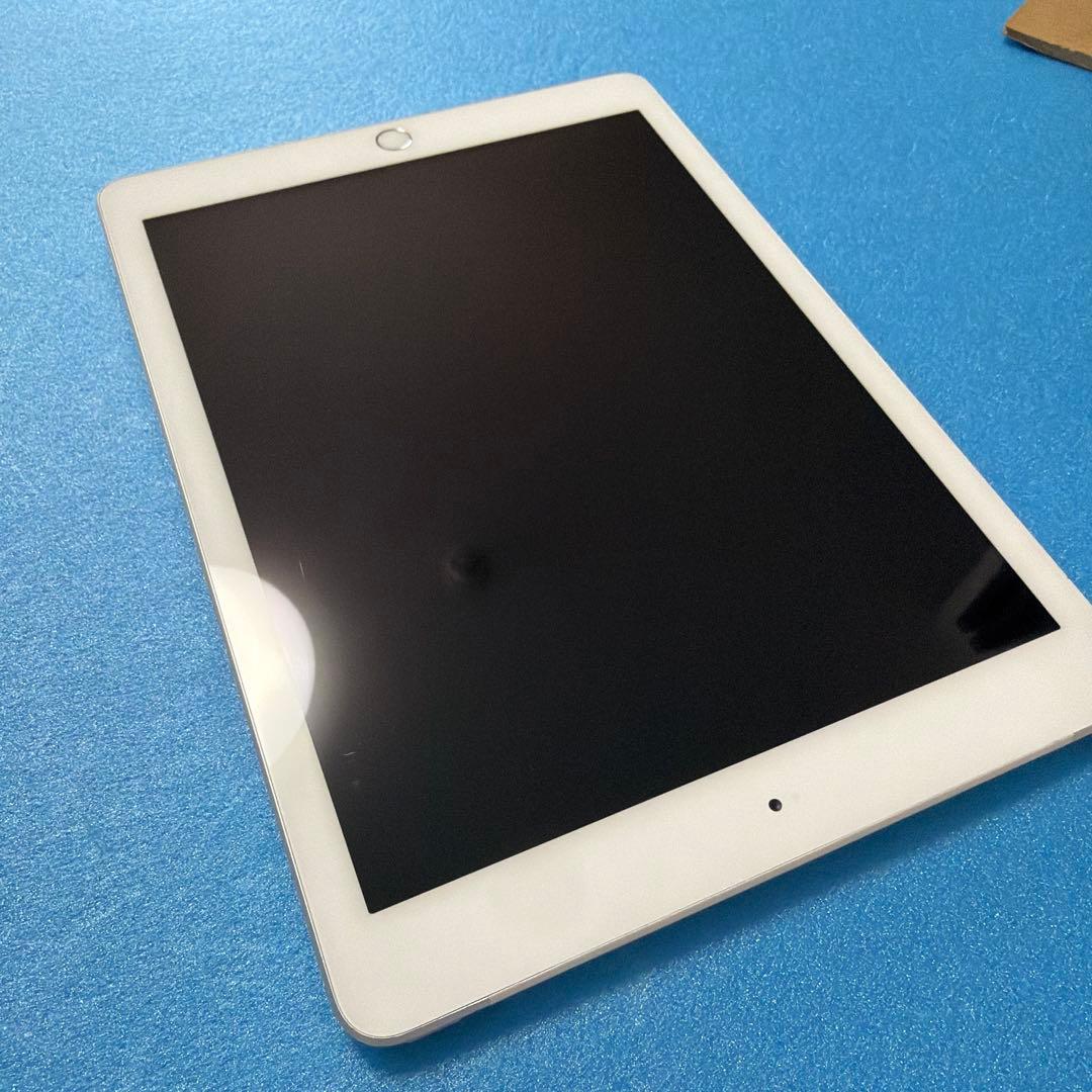Apple iPad シルバー 第6世代