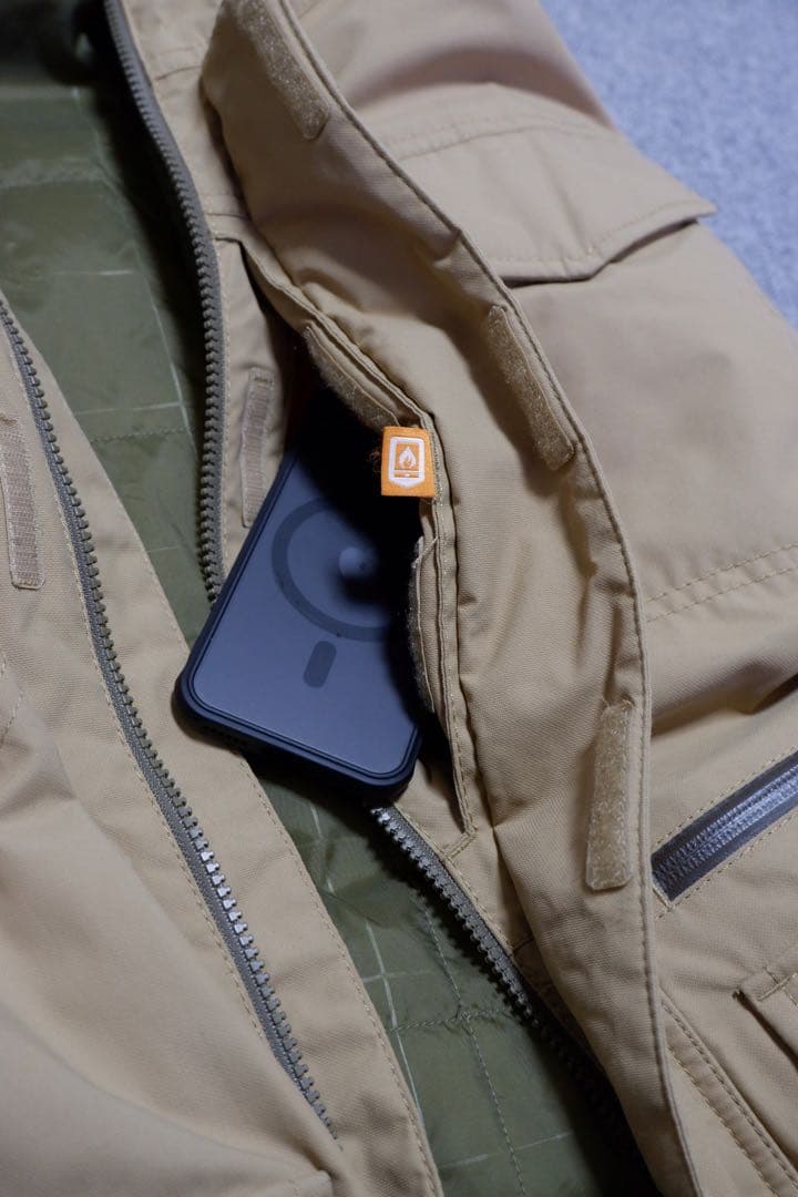 【値下げ中】BURTON スノーボードジャケット Sサイズ ベージュ