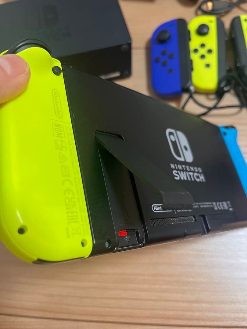 Nintendo Switch 本体 Joy-Con3本　ハンドル箱付き