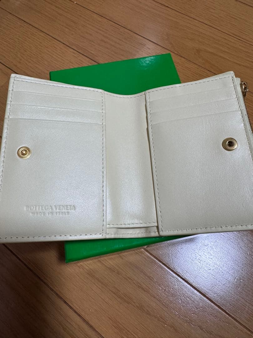 ボッテガヴェネタ スモールカセット ラム レザー 二つ折り財布