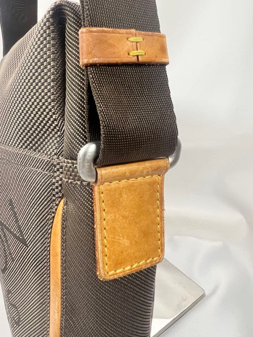 LOUIS VUITTON メッセンジャーバッグ グレー