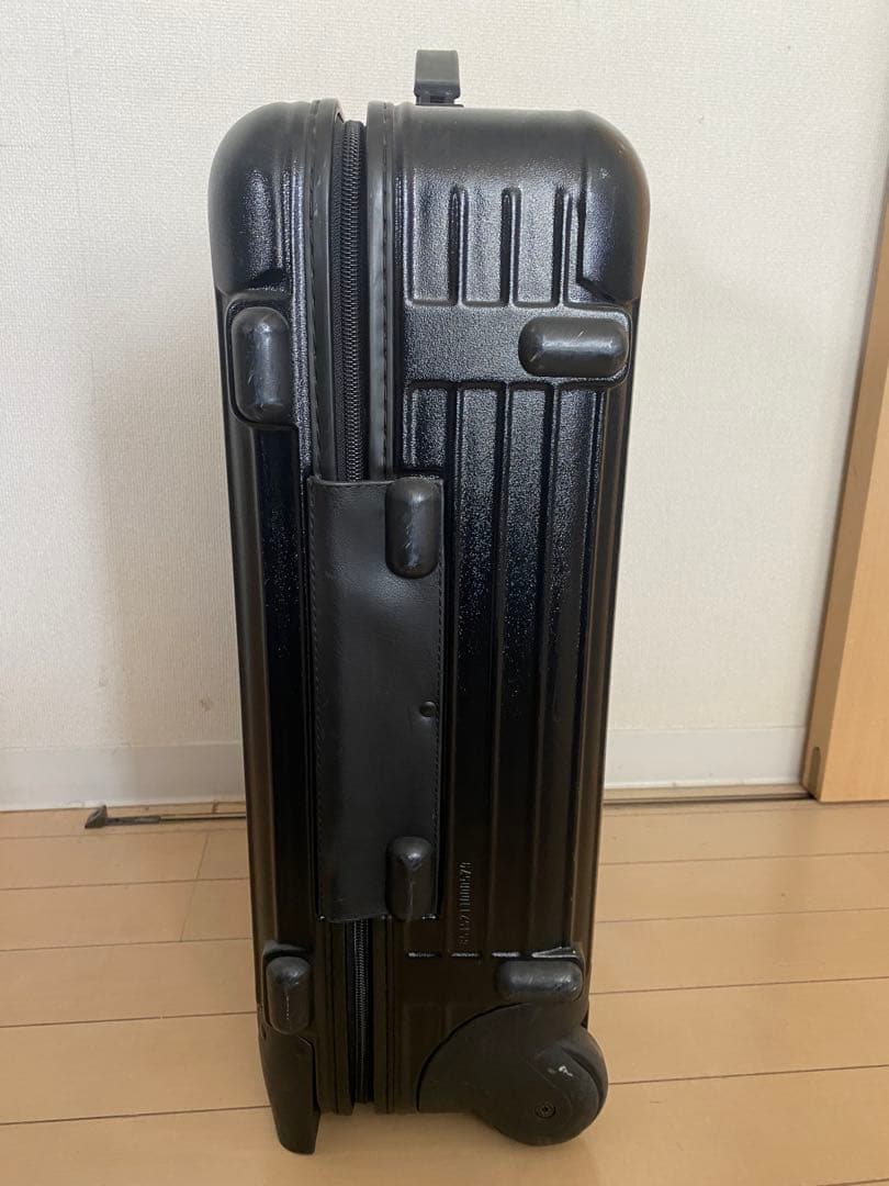 【リモワ　RIMOWA 32L キャンビン　持ち込みサイズ】黒　ポリカーボネイト