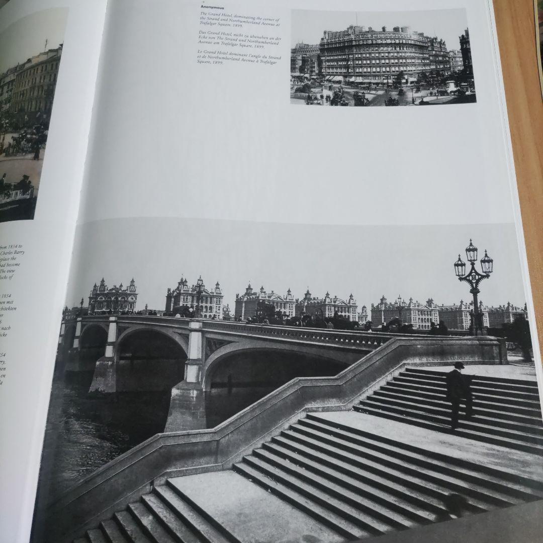 洋書　London Portrait of a City
