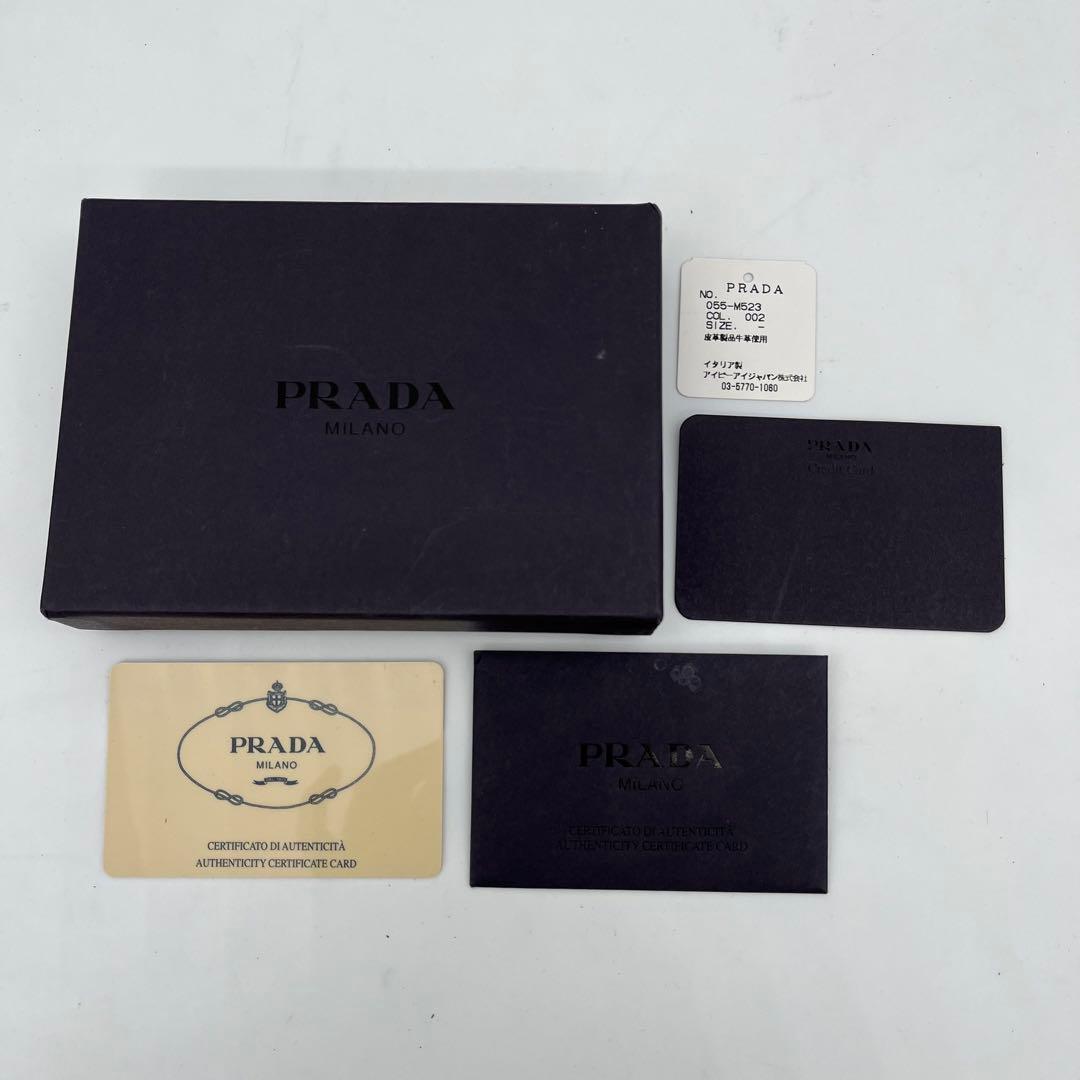 PRADA 二つ折り財布 ロゴ型押し ブラック エナメル 付属品付き 男女可能