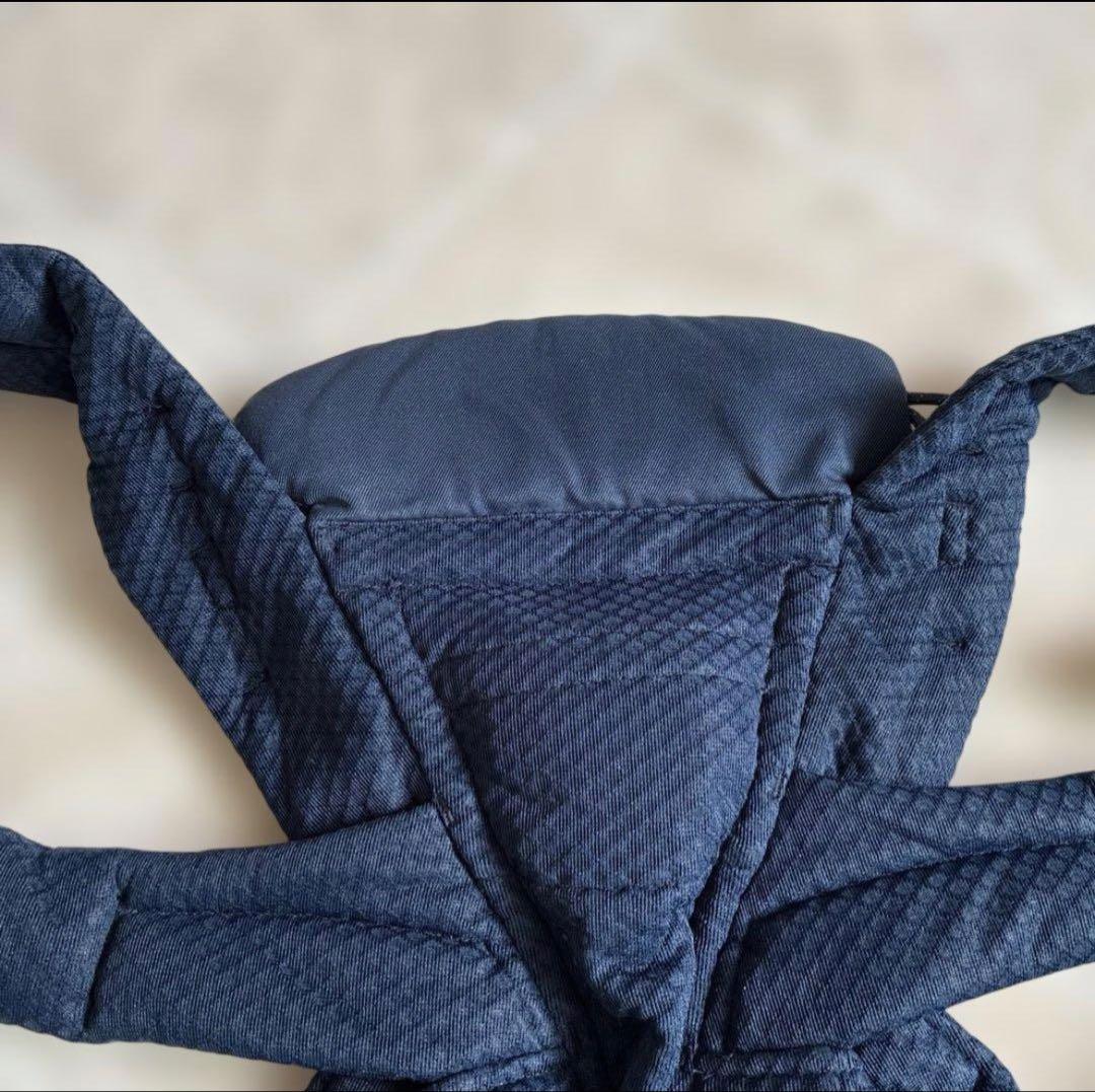 美品　エルゴオムニブリーズ　ミッドナイトブルー　ergobabyの抱っこ紐