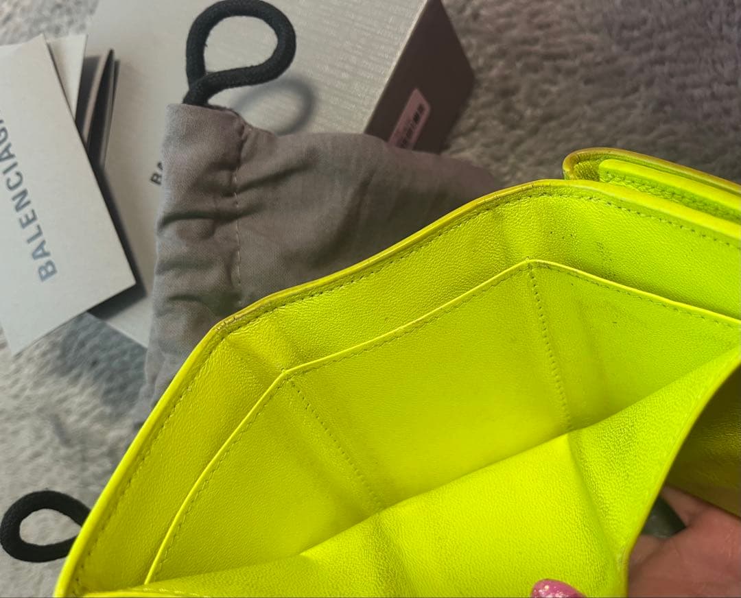 BALENCIAGA ネオンイエロー 三つ折り財布