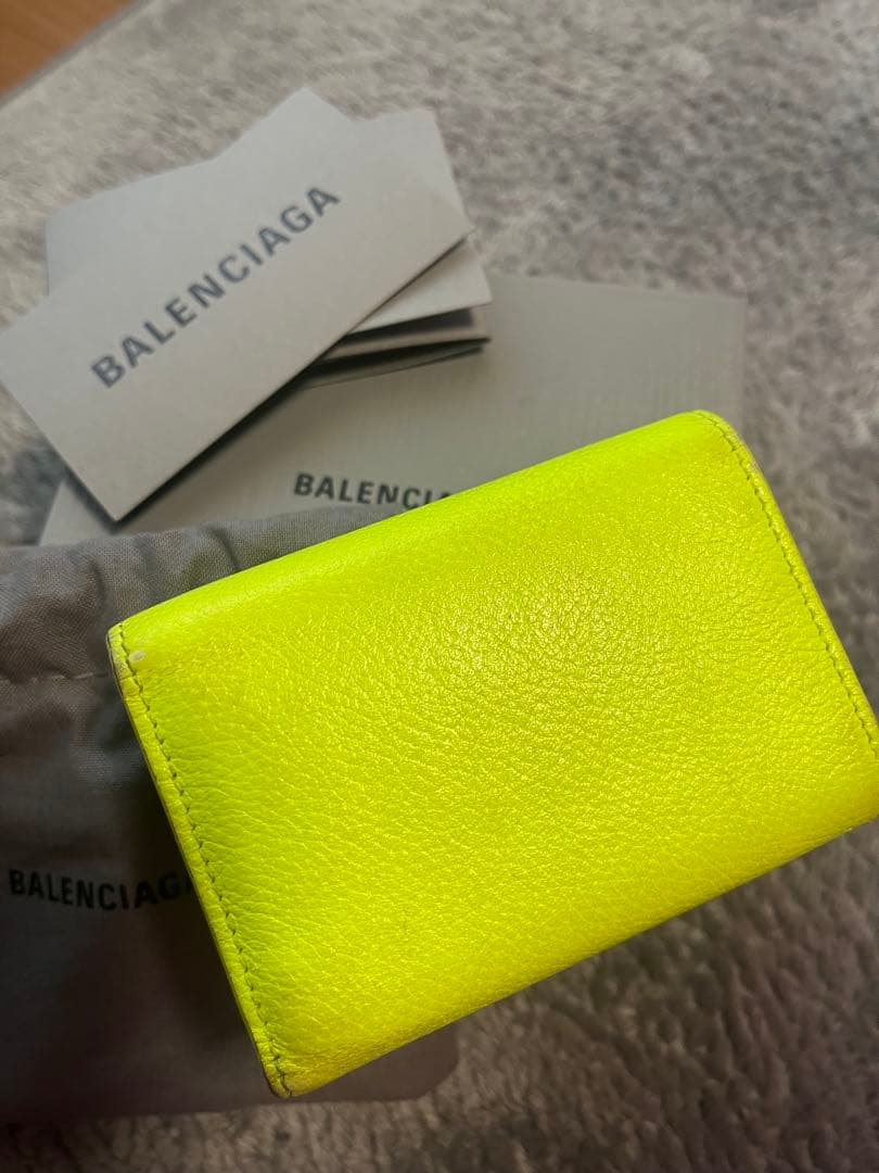 BALENCIAGA ネオンイエロー 三つ折り財布