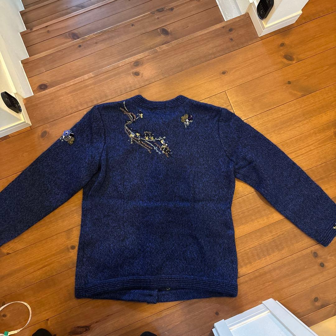 アトリエサガン　刺繍ネイビー カーディガン