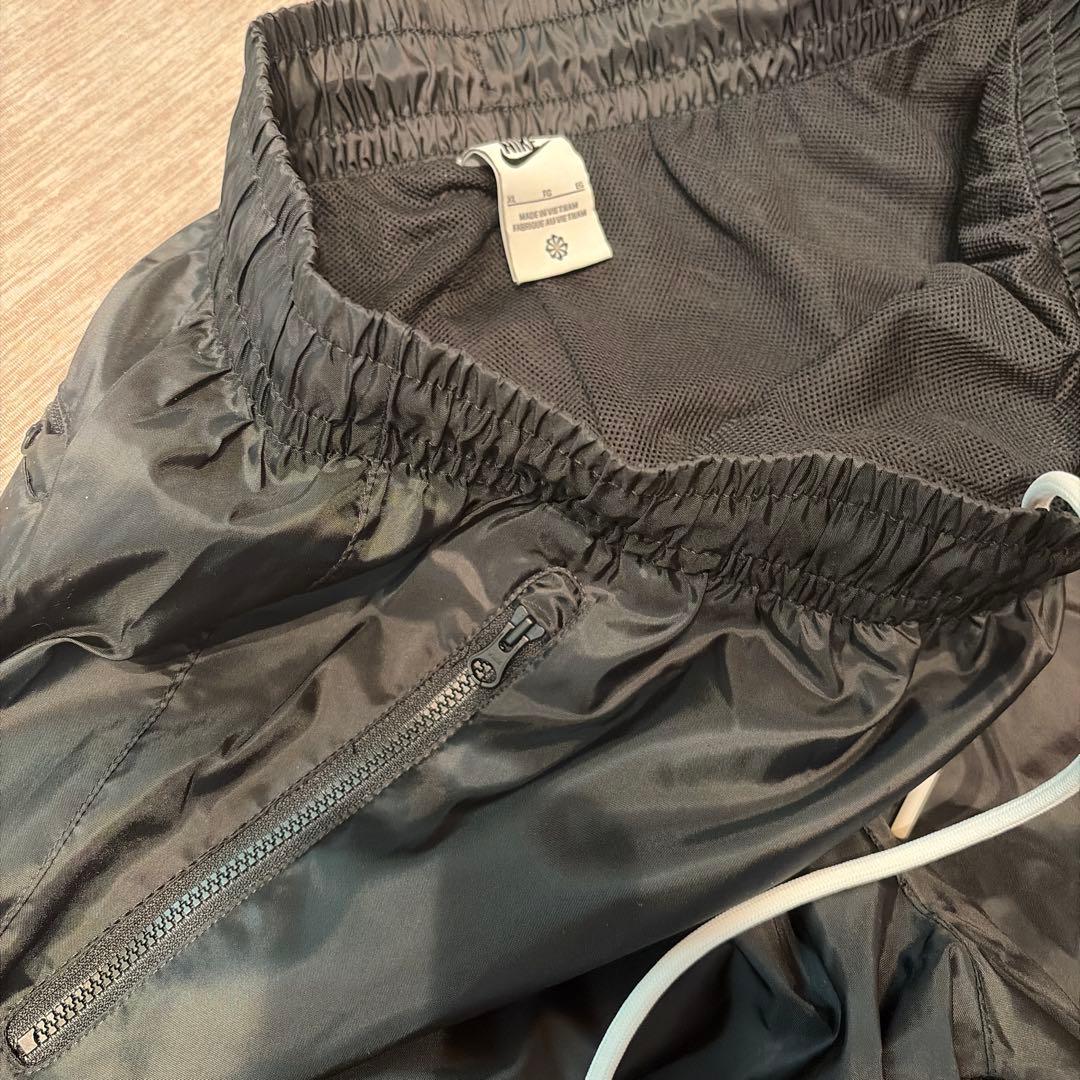 新品未使用　NIKE ナイロンパンツ　XL 黒
