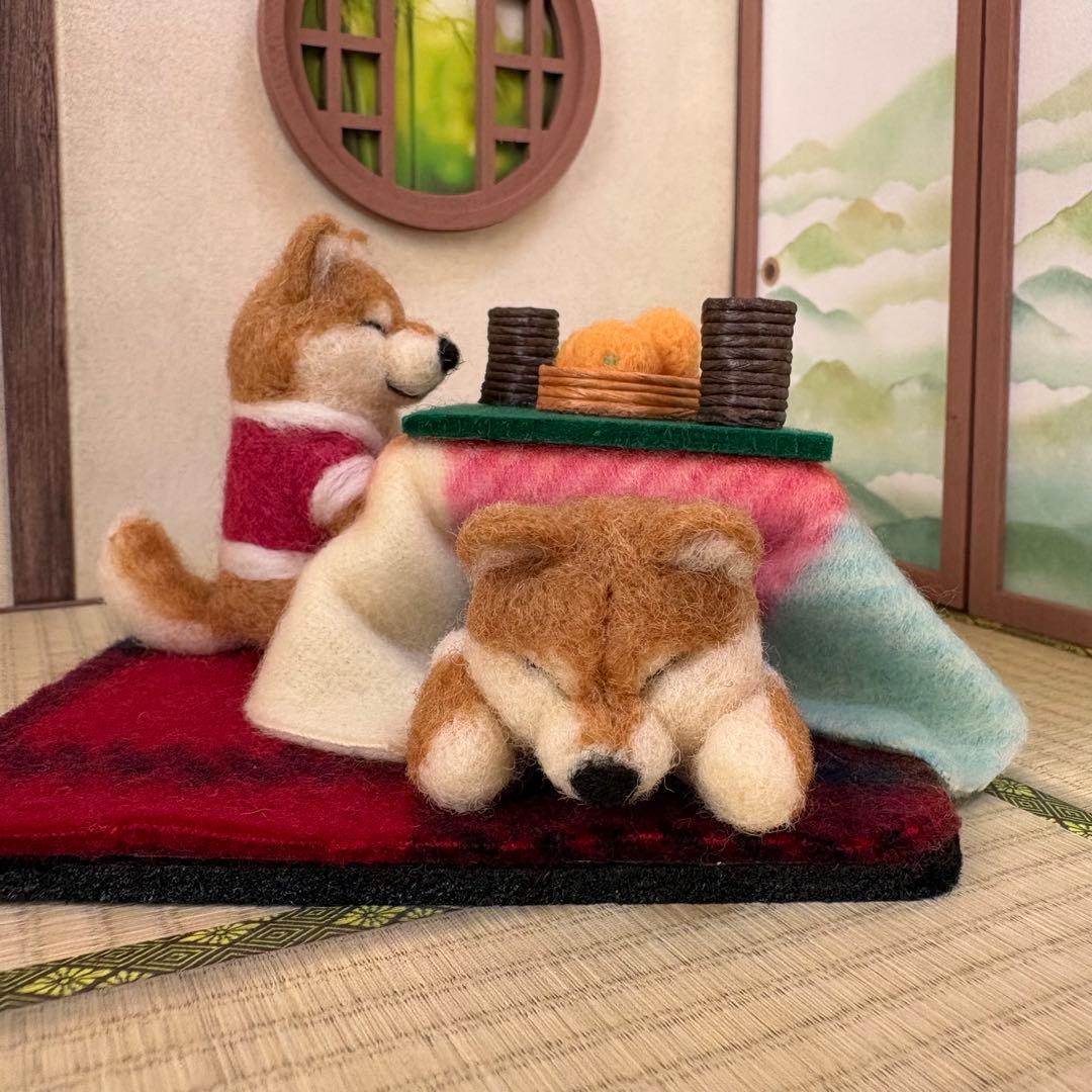 こたつでぬくぬく　ちっちゃな柴犬ちゃん達（羊毛フェルト）