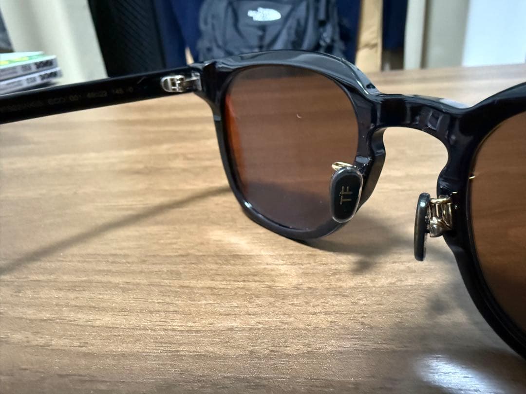 TOM FORD ブラックフレーム サングラス