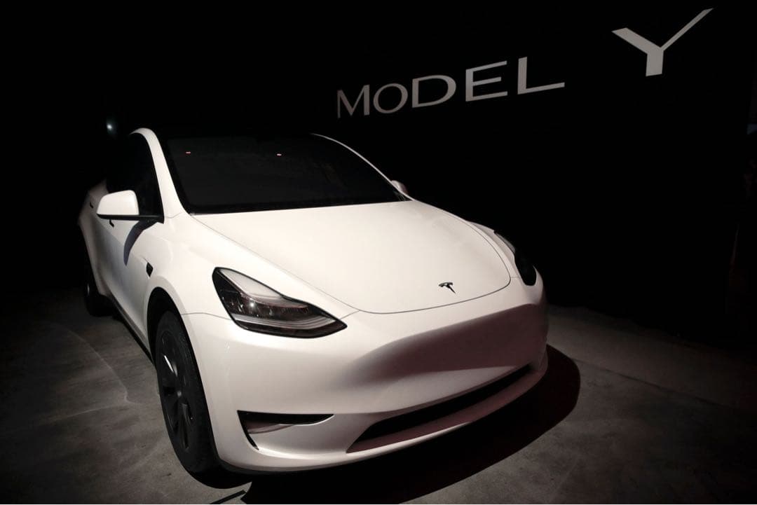 テスラ19インチ マットブラック ホイールカバー 4個セット(Tesla)