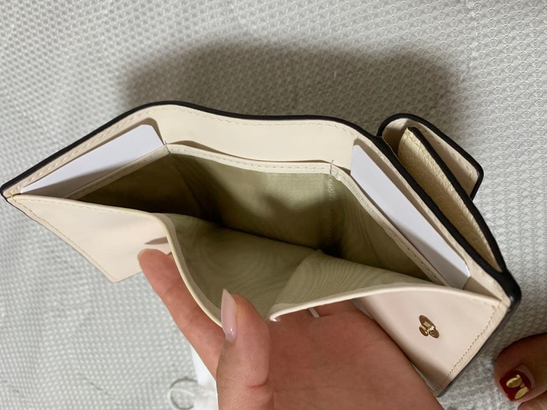 FURLA バビロン 三つ折り財布 アイボリー