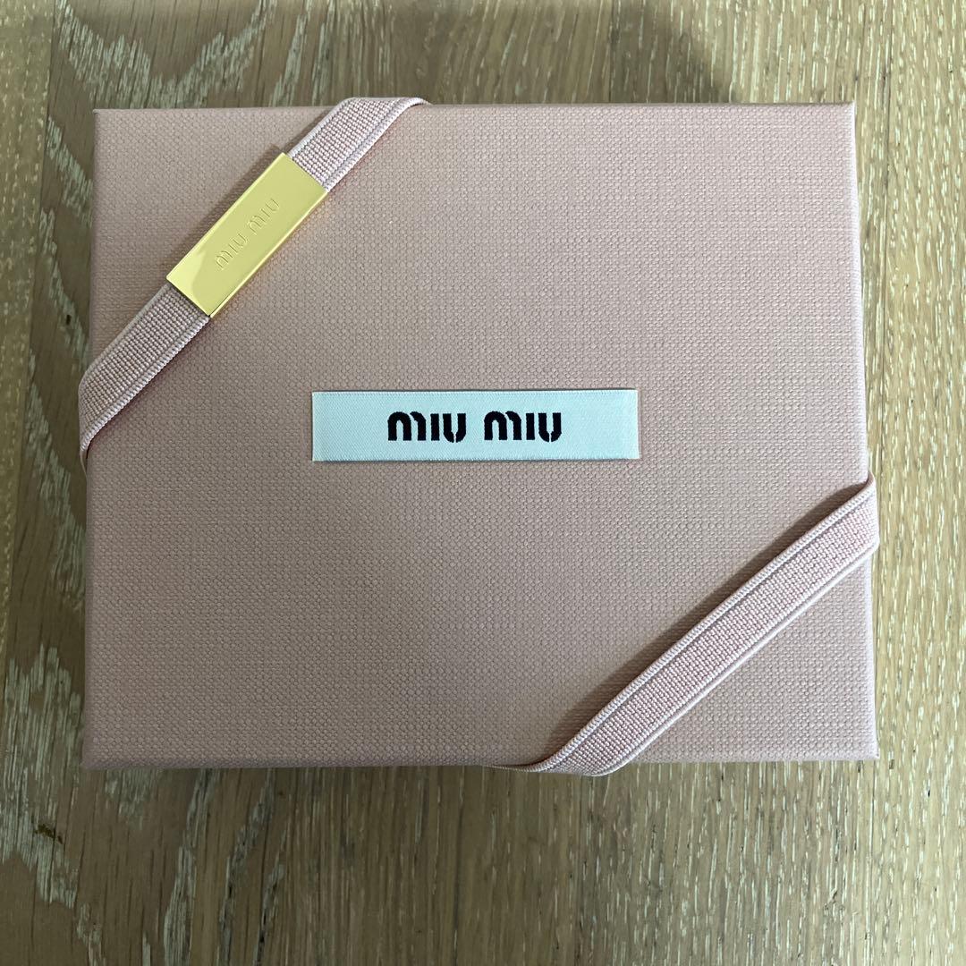 未使用miumiu ナッパレザー　財布ウォレット　ペールピンク