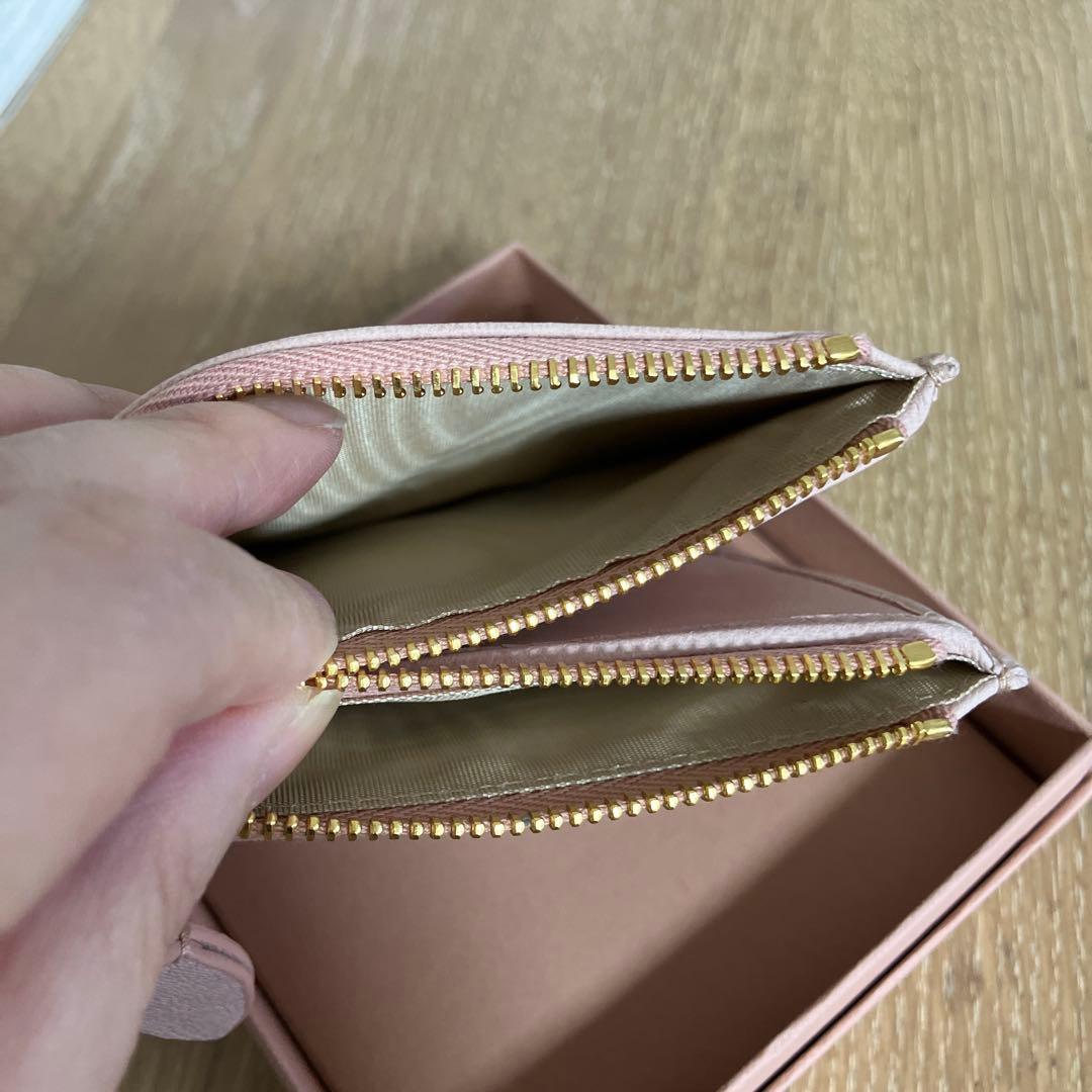 未使用miumiu ナッパレザー　財布ウォレット　ペールピンク