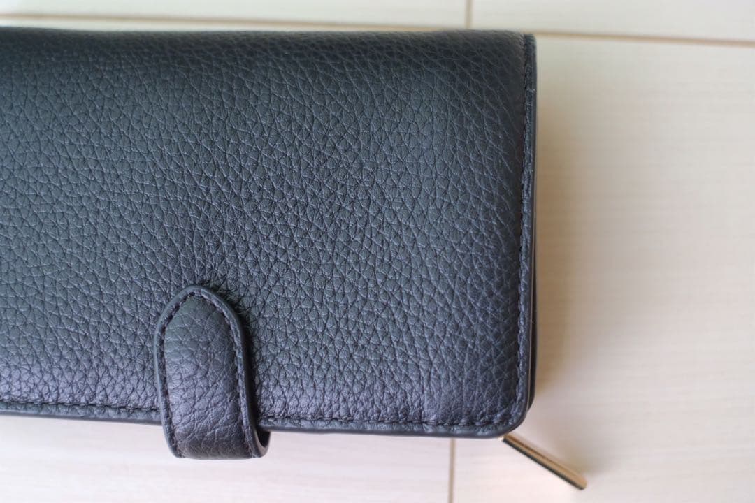 新品　kate spade ブラック 二つ折り財布　レザー