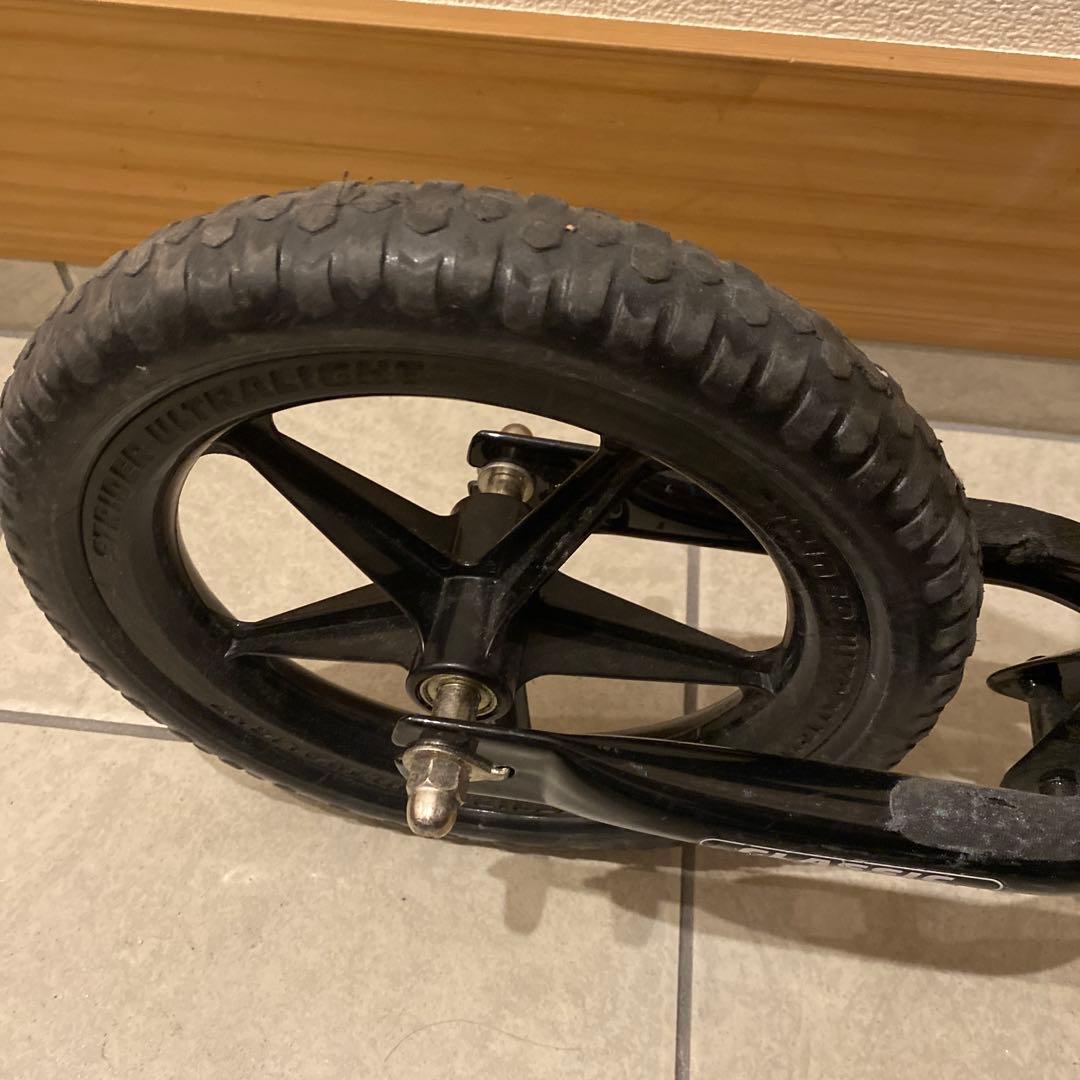 ストライダー　12インチ　ブラック　クラシック