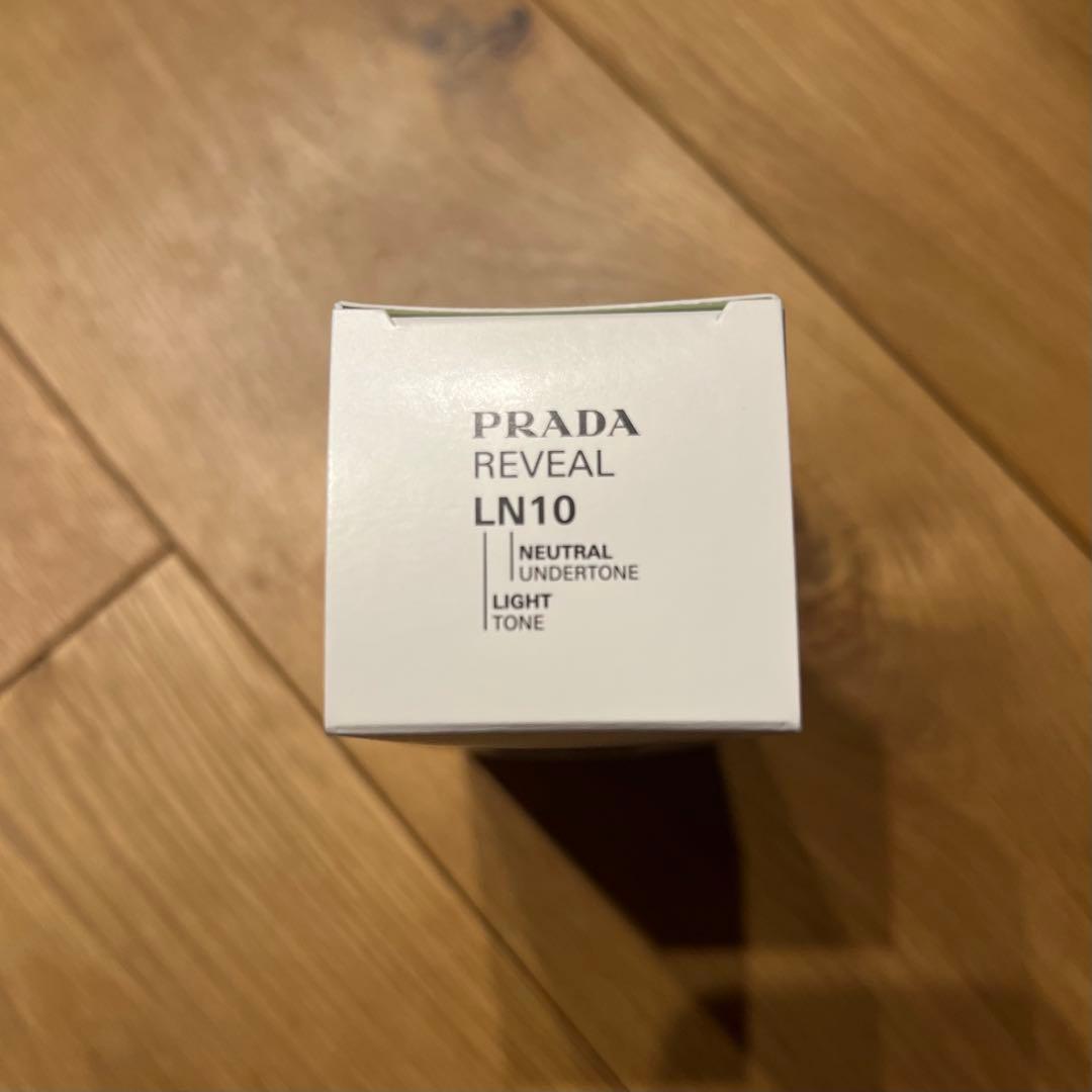 PRADA REVEAL リキッドファンデーション LN10