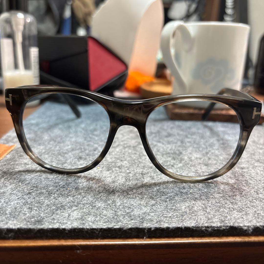 TOM FORD TF5314 サングラス　ライトブルーレンズ