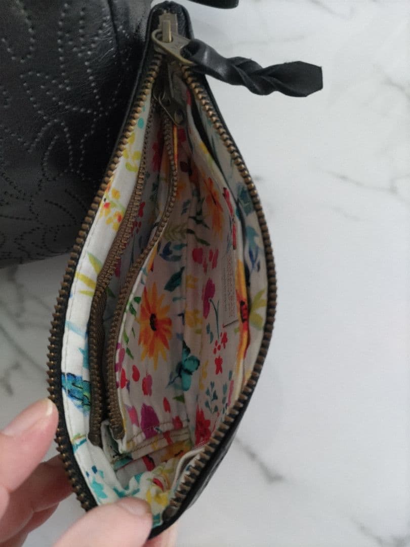 nanaobag★パンチングレザーボディバッグとポーチ