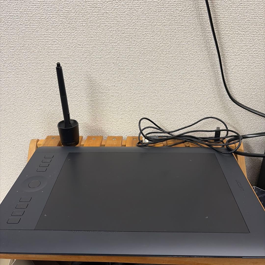 Wacom ペンタブレット　Intuos pro medium PTH-651