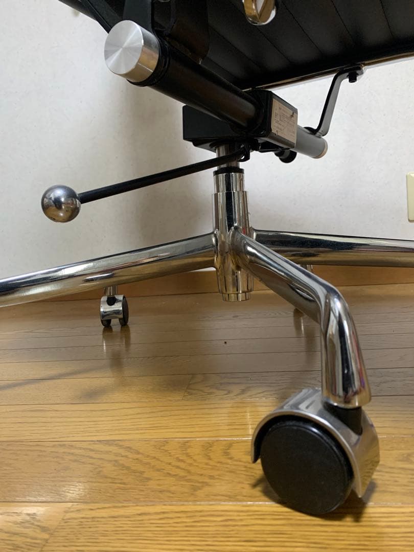 【美品】アルミナムチェア　リプロダクト　一脚