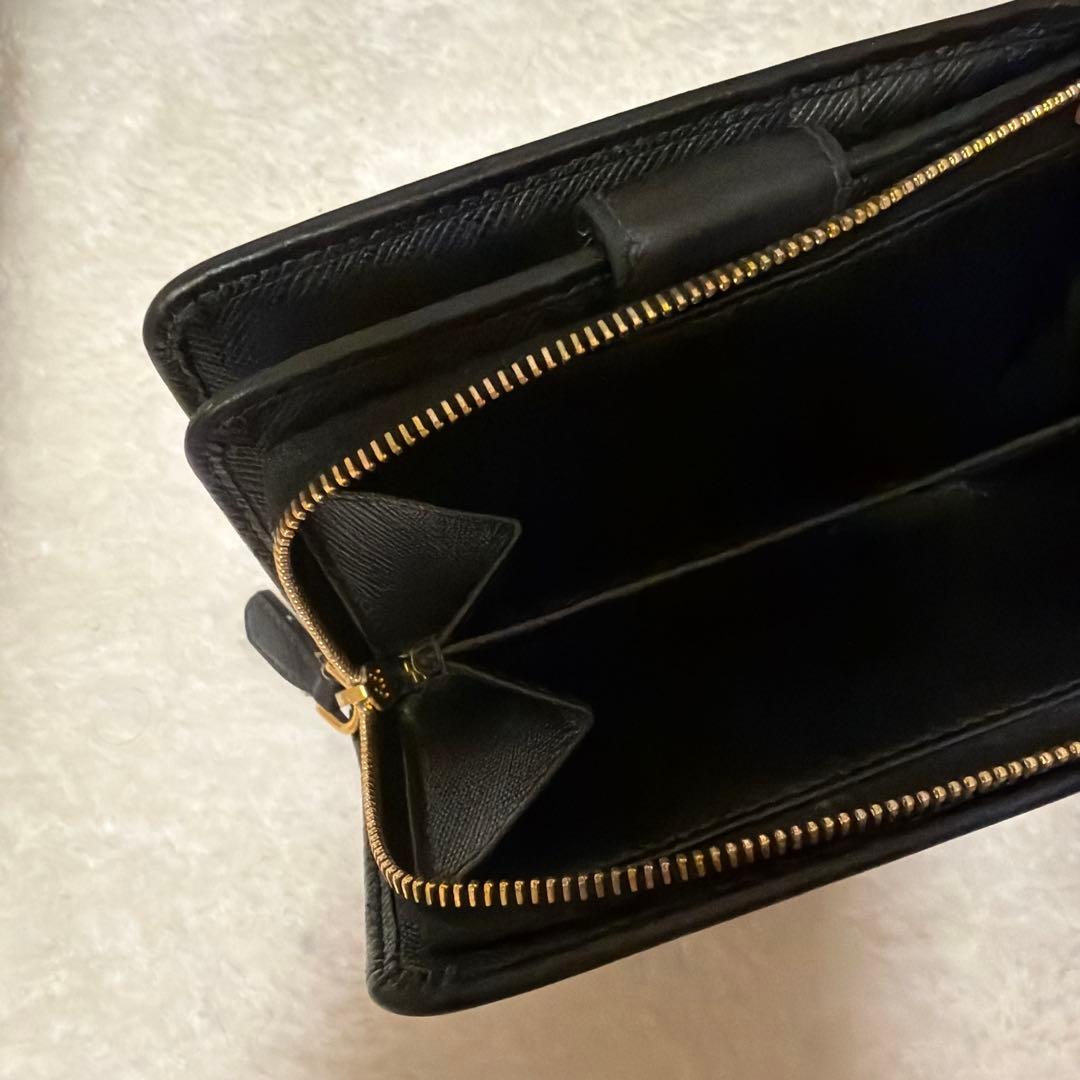 PRADA ブラックレザー 二つ折り財布 プラダ 黒 カードケース 小銭入れ付き