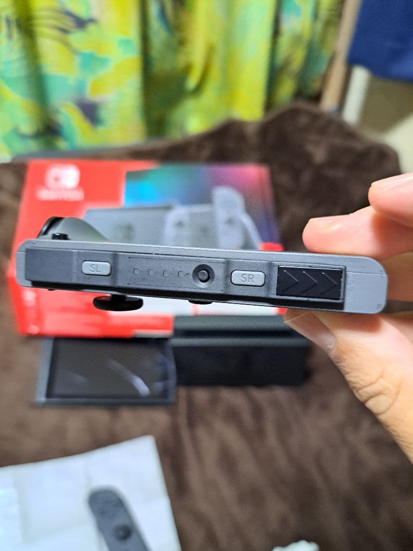 ニンテンドースイッチ　本体　美品　バッテリー強化モデル　付属品一式　ソフト2本付