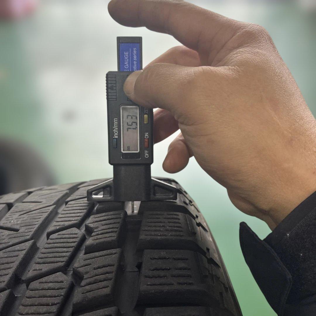 235/55R18 スタッドレスタイヤ　バリ溝
