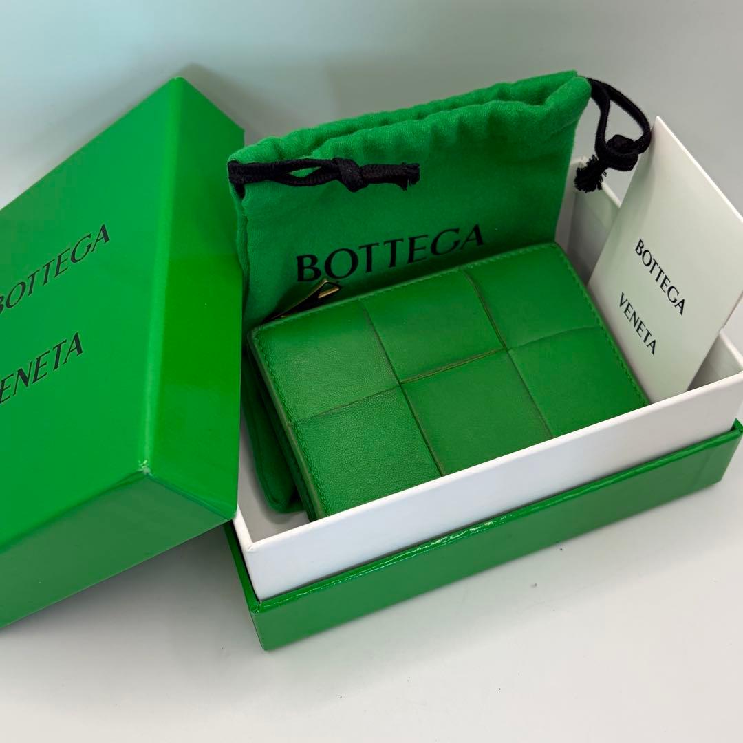 BOTTEGA VENETA☆スモールカセット二つ折り財布 グリーン