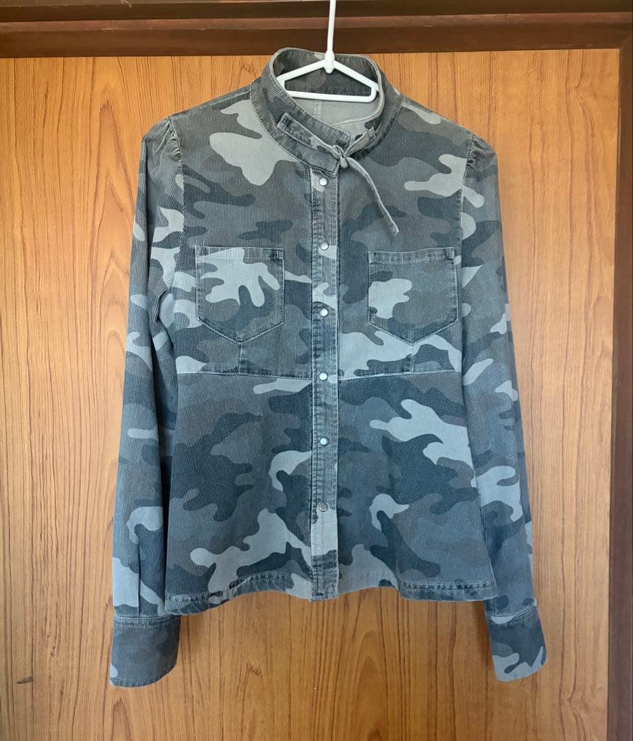 新品未使用LAGUA GEM PEPLUM CAMOトップスGRY