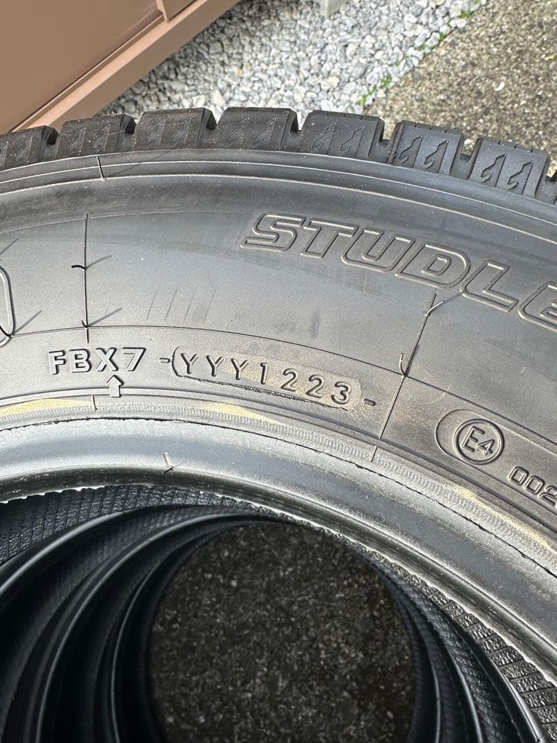 スタッドレスタイヤ 195/75R15 4本セット