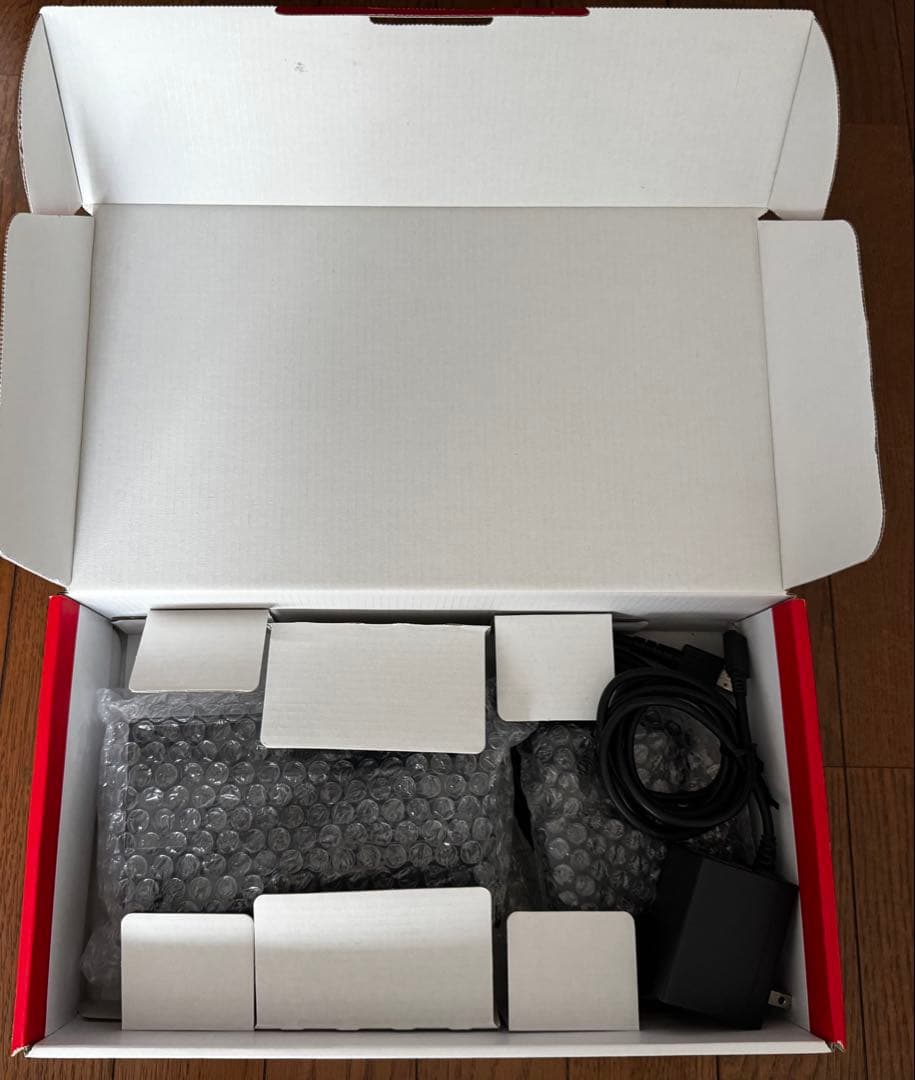 ニンテンドーSwitch 付属品、箱あり　中古品　純正ケース付き