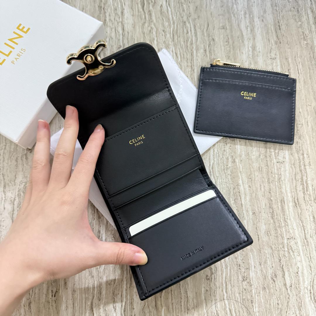 美品ノベルティ　折財布　ブラック