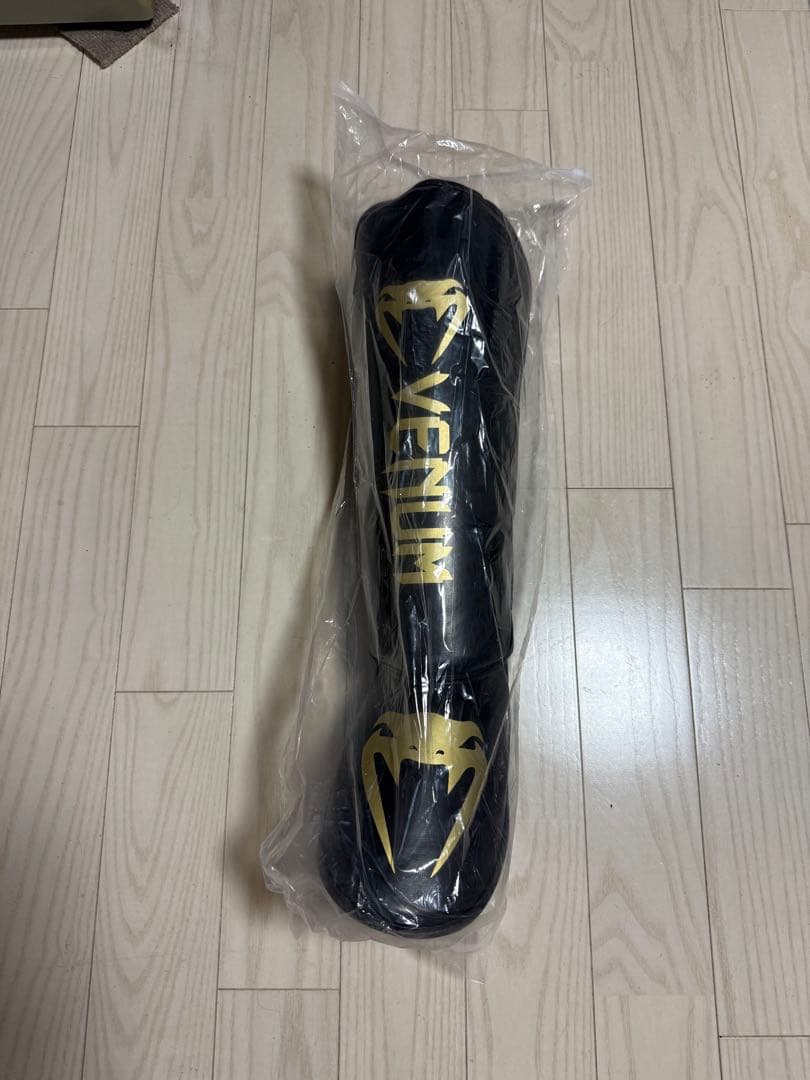 【新品未開封】VENUM キックボクシング レガースL【脛当て】