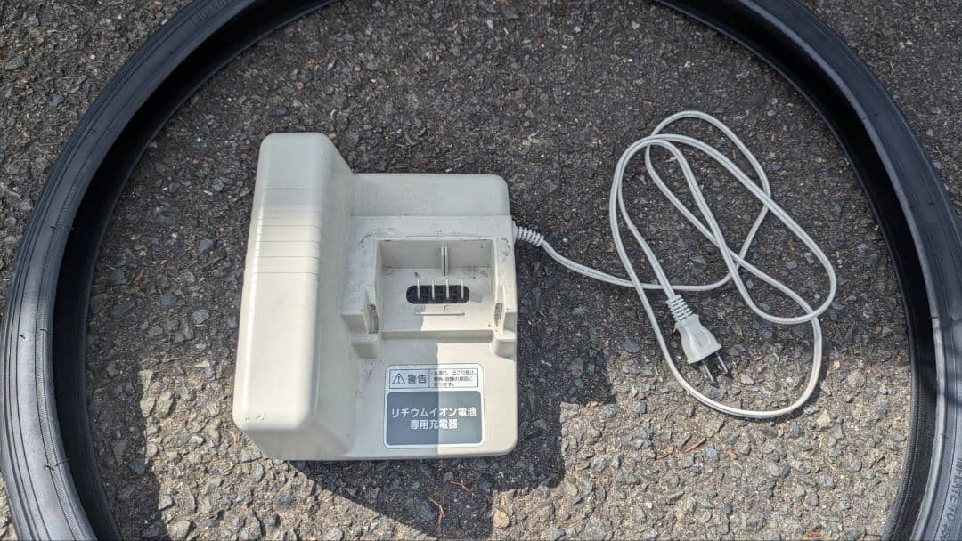 Panasonic 電動アシスト自転車　充電器　前タイヤ新品　京都引き取り限定