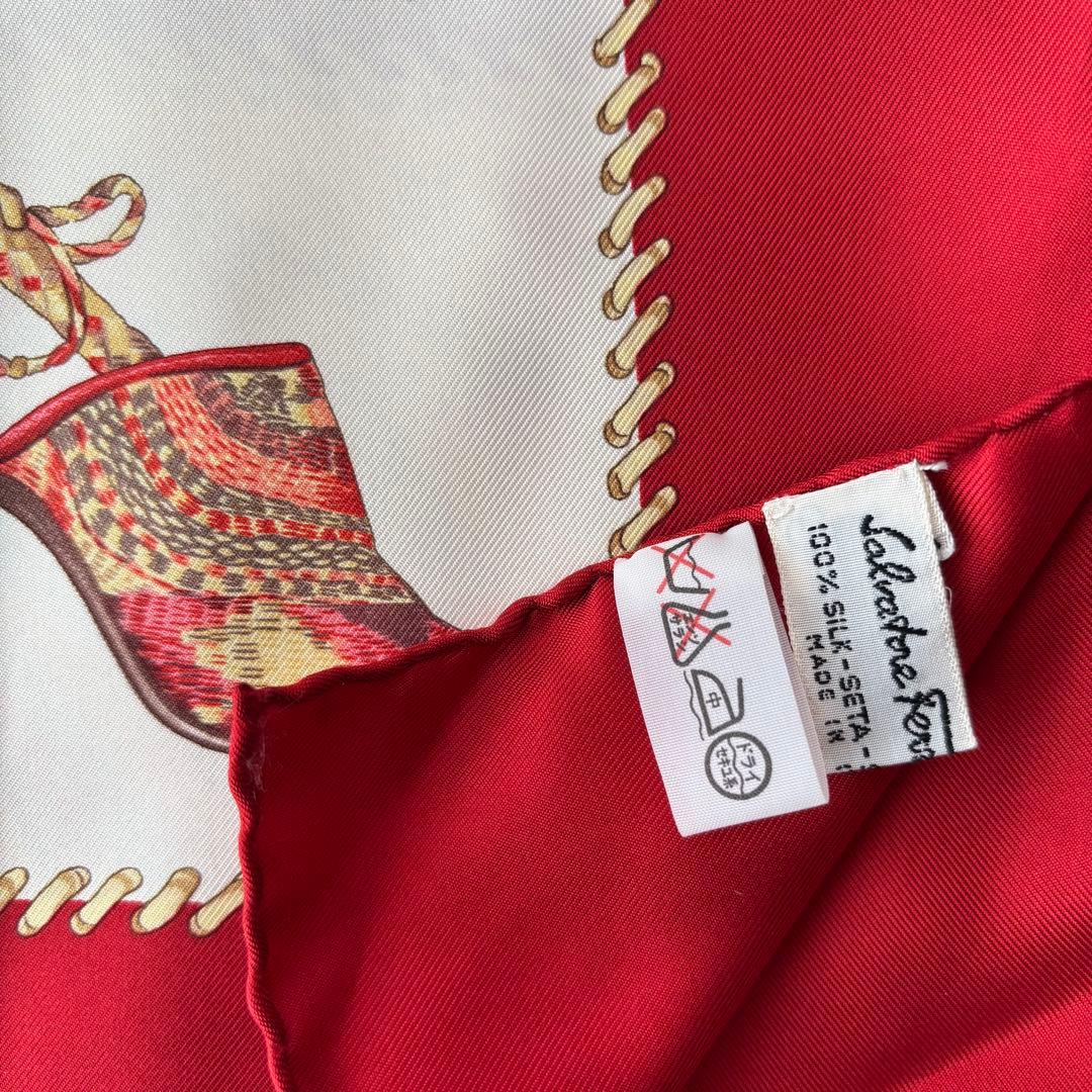 美品 Salvatore Ferragamo フェラガモ シルクスカーフ　大判