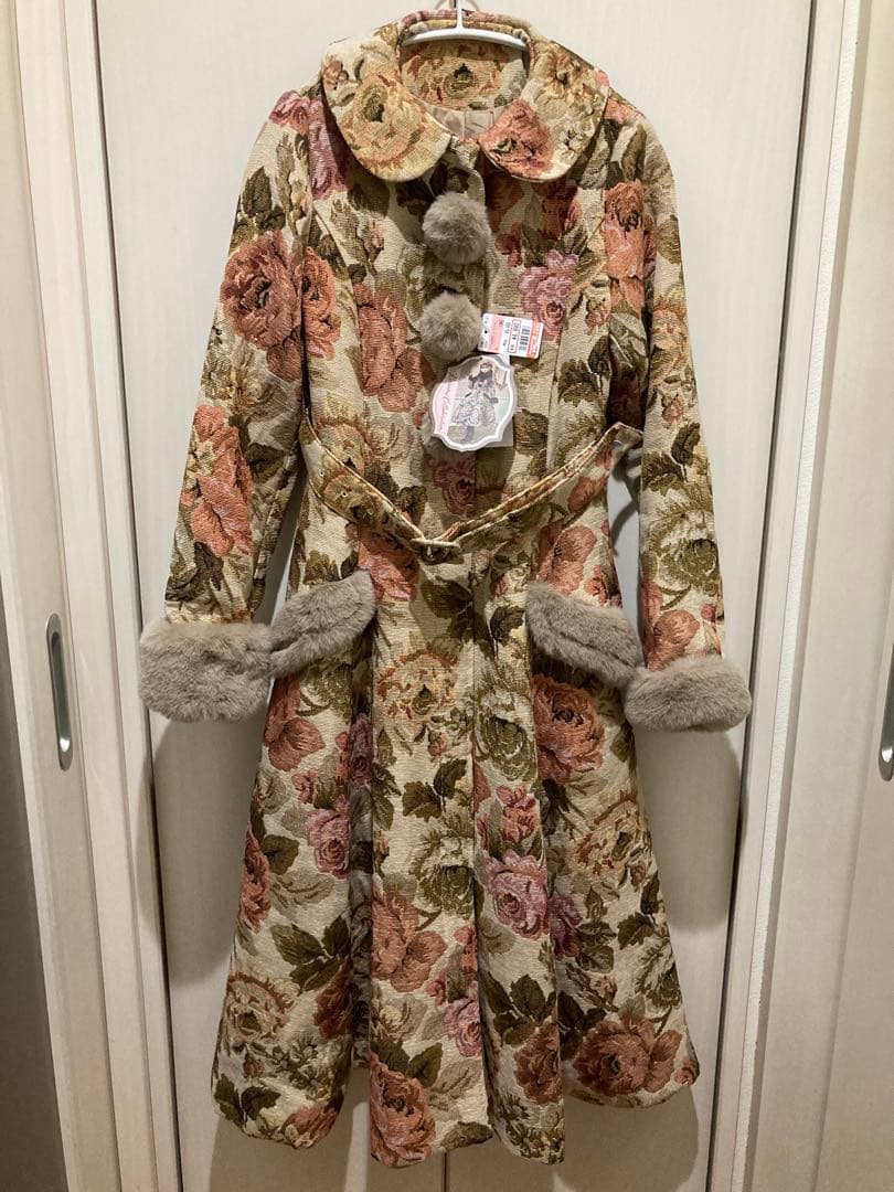 新品　しまむら　くる実　ゴブランコート　ベージュ　S ケープ付き