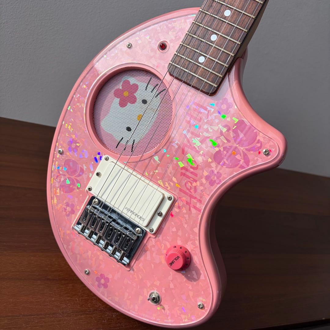 美品 希少 ハローキティ ZO-3 アンプ内蔵エレキギター 音出し確認済み