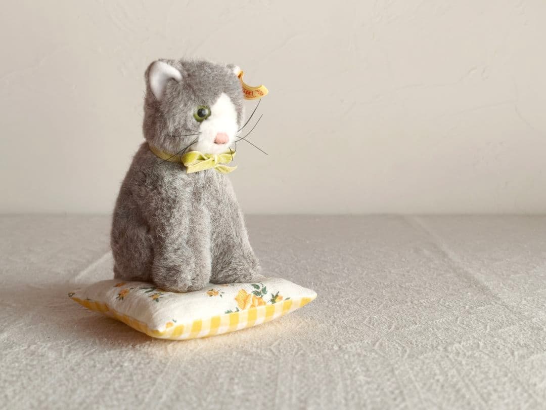 * vintage cat ❀ キュートな 猫ちゃん & 花柄 クッション