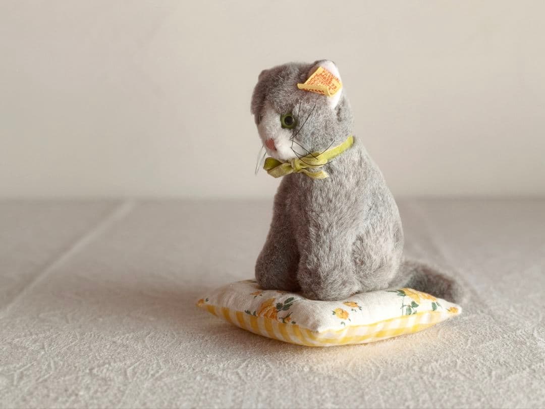 * vintage cat ❀ キュートな 猫ちゃん & 花柄 クッション