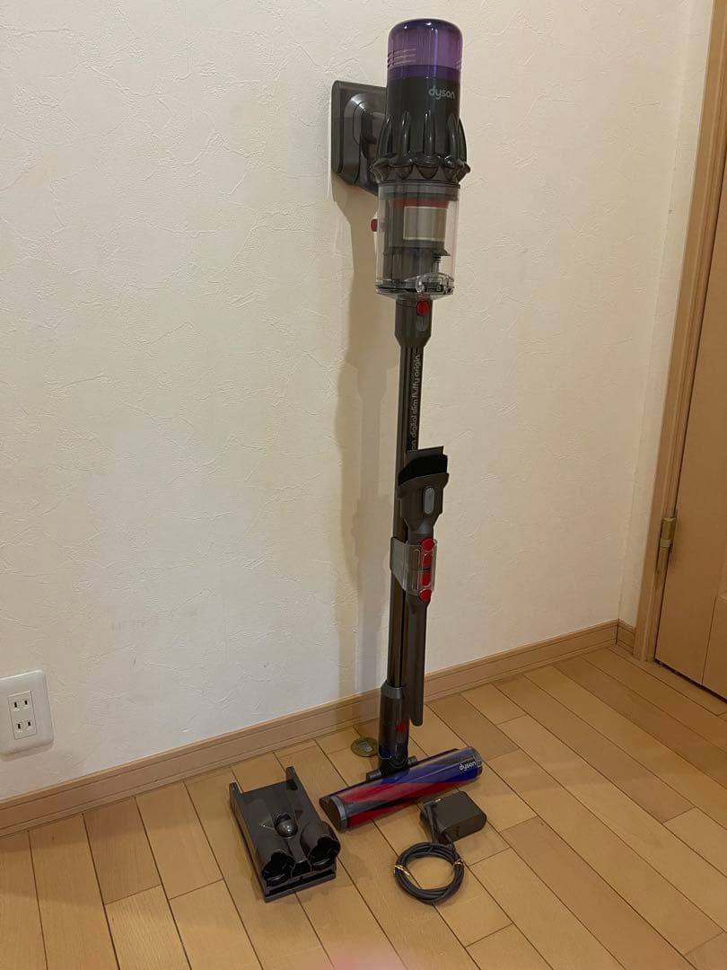 ダイソン Dyson SV18 V12 中古 美品、動作確認清掃済み！