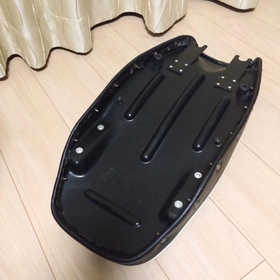 sg YAMAHA SR400 キャブ用 社外セミダブルシート リベット付