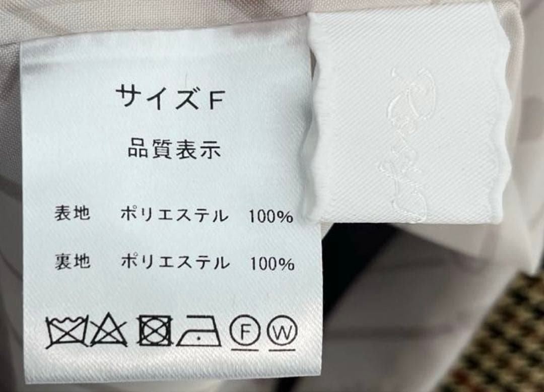 美品☆ ロージーモンスター　ペプラムマニッシュジャケット　ベージュ　金ボタン