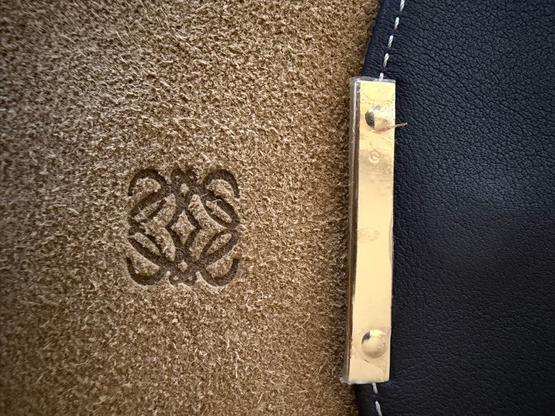 LOEWE ネイビーレザー 折り財布