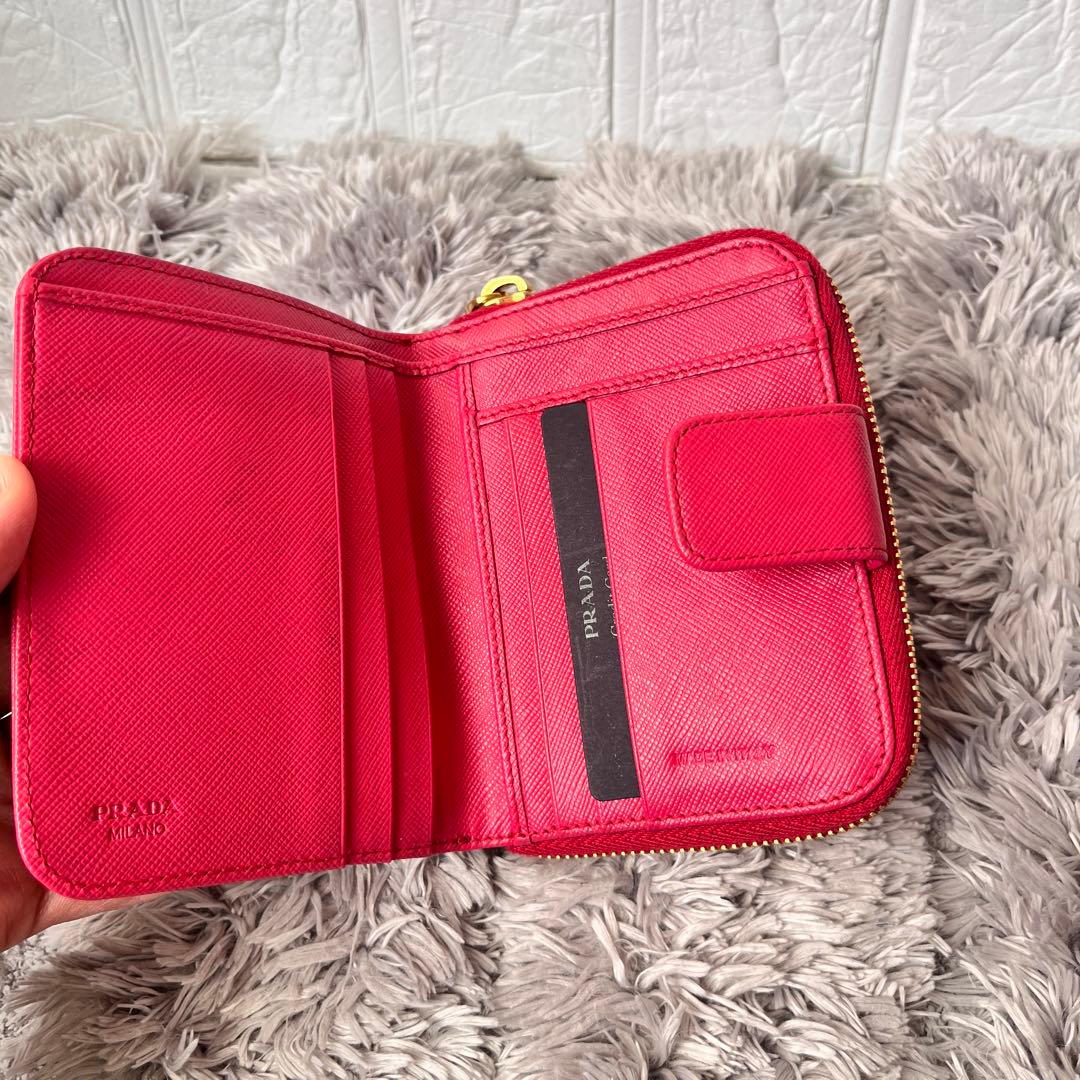 良品✨PRADA ミニ財布　ラウンドジップ　三角ロゴ　サフィアーノ　ピンク