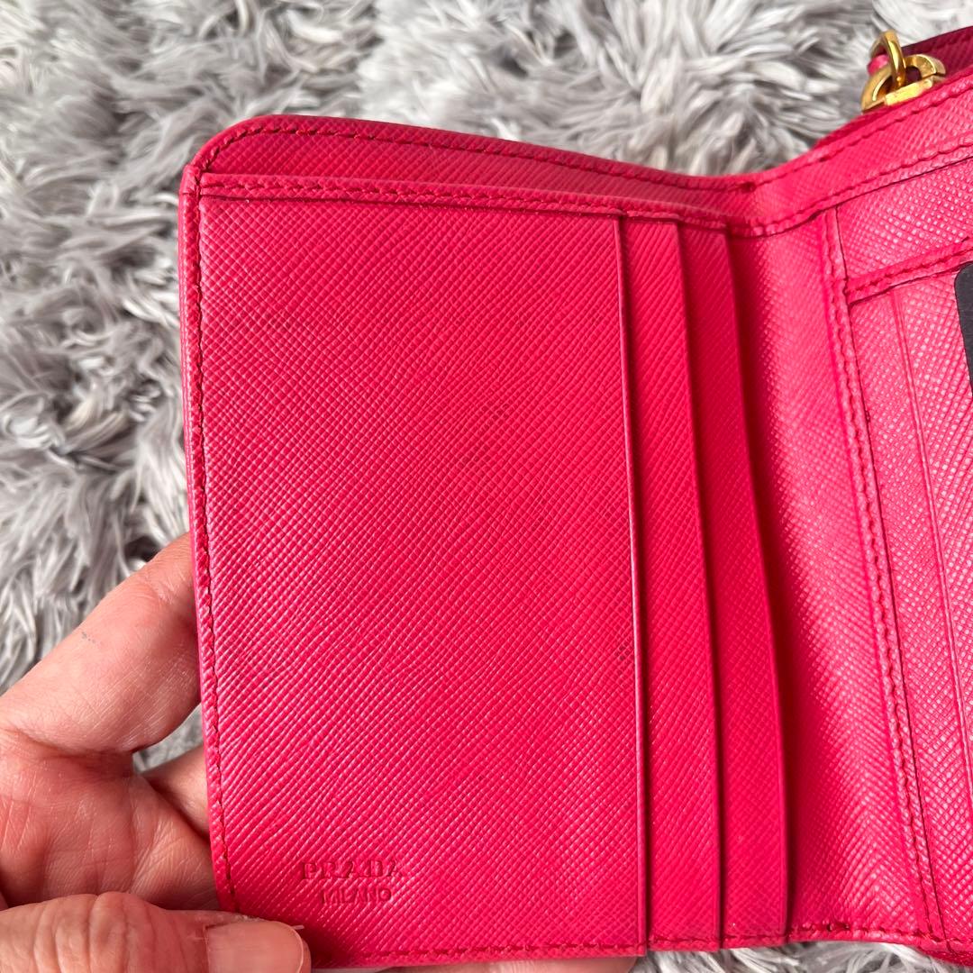 良品✨PRADA ミニ財布　ラウンドジップ　三角ロゴ　サフィアーノ　ピンク